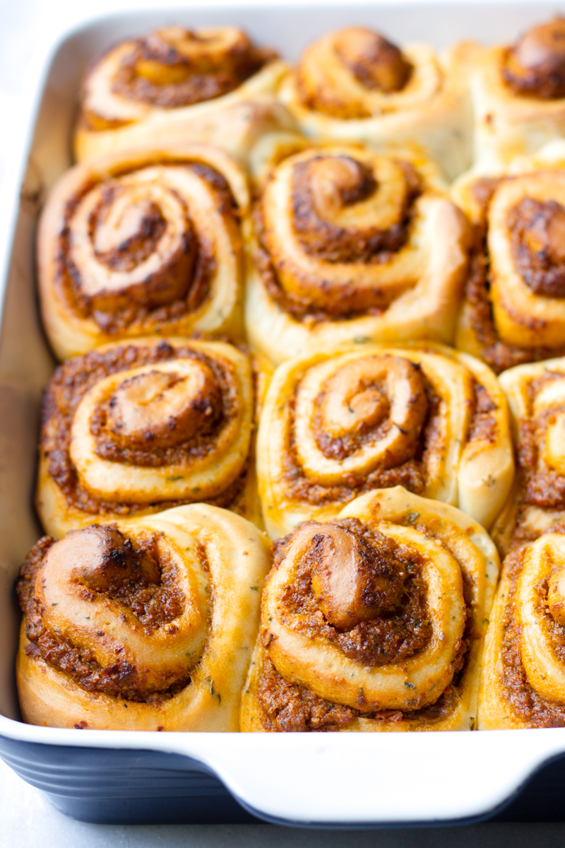 easy dinner rolls with pesto