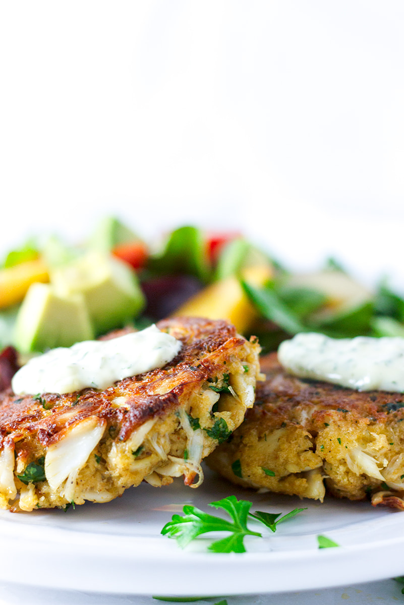 Keto Lump Crab Cakes Recipe with Horseradish Dip