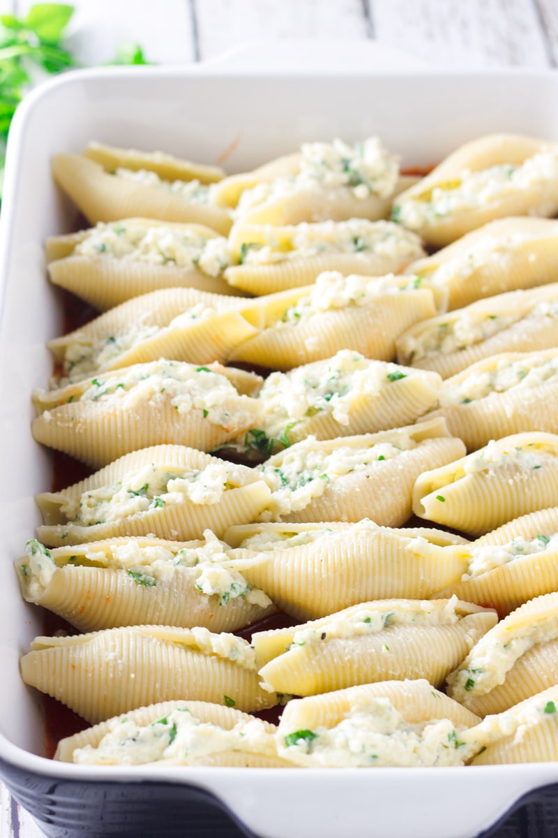 drie kaas gevulde pasta schelpen