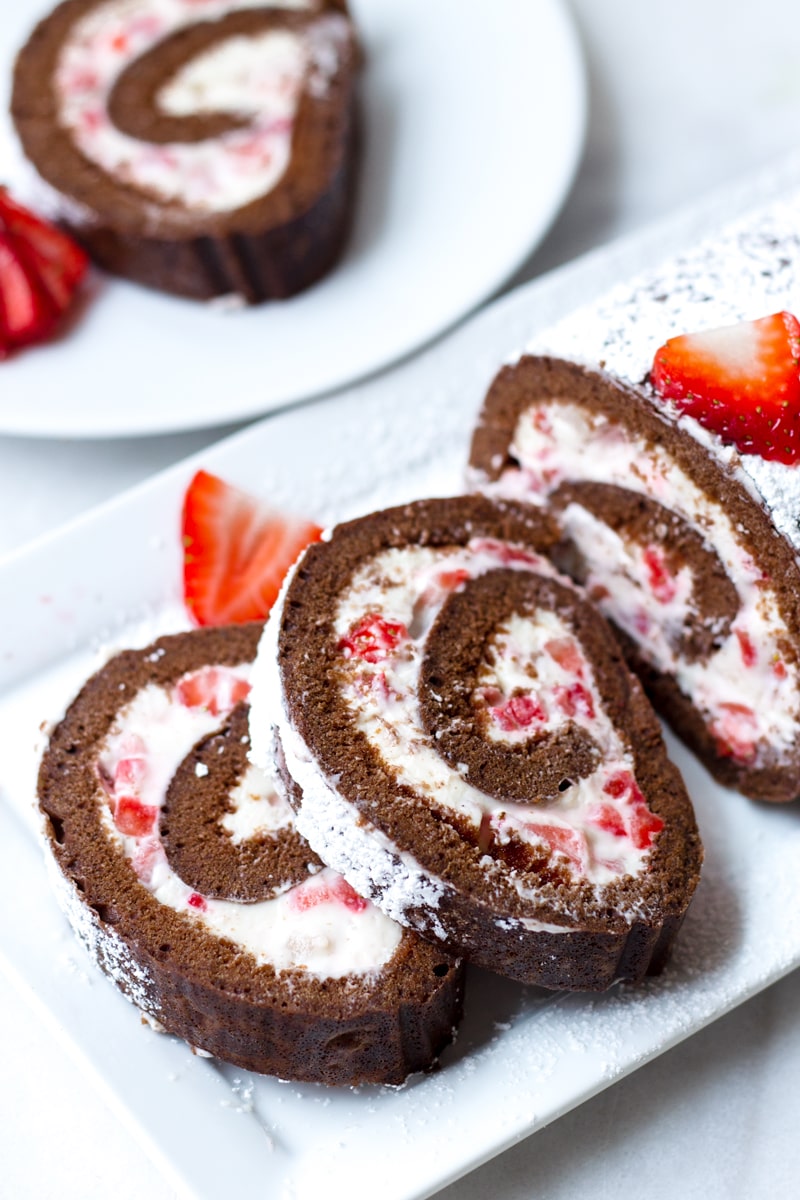 Easy Strawberry Chocolate Cake Roll