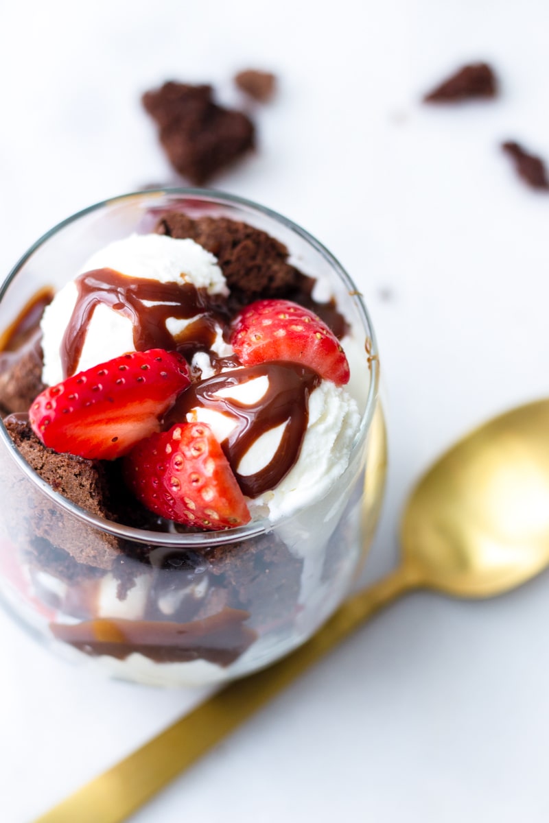 Easy Fudge Brownie Sundaes