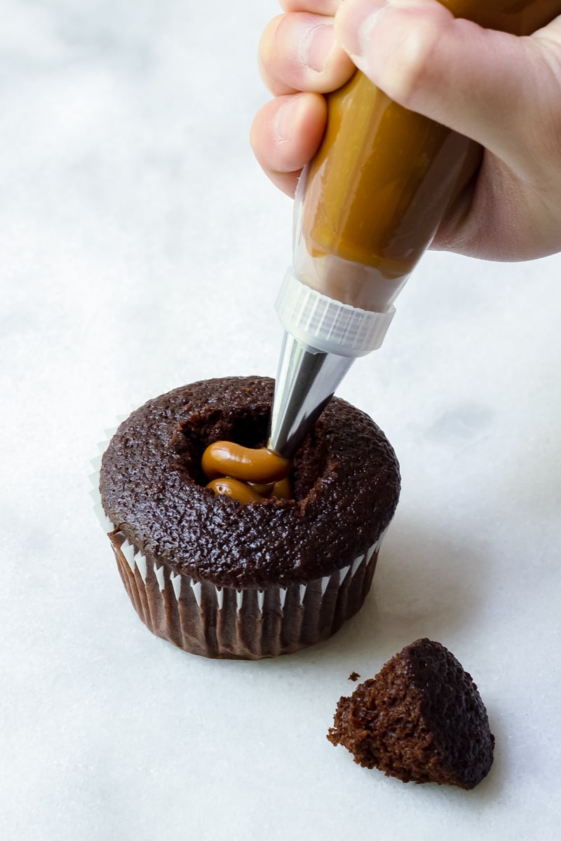 How to Fill Cupcakes Using a Piping Bag