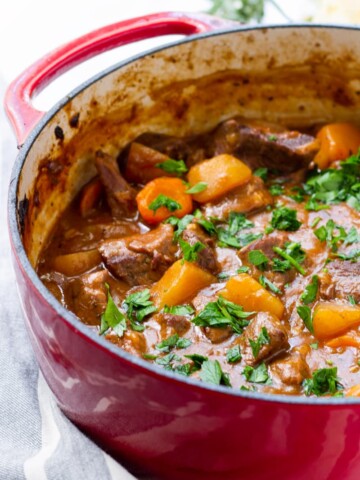 Hearty Beef Stew with Carrots and Potatoes