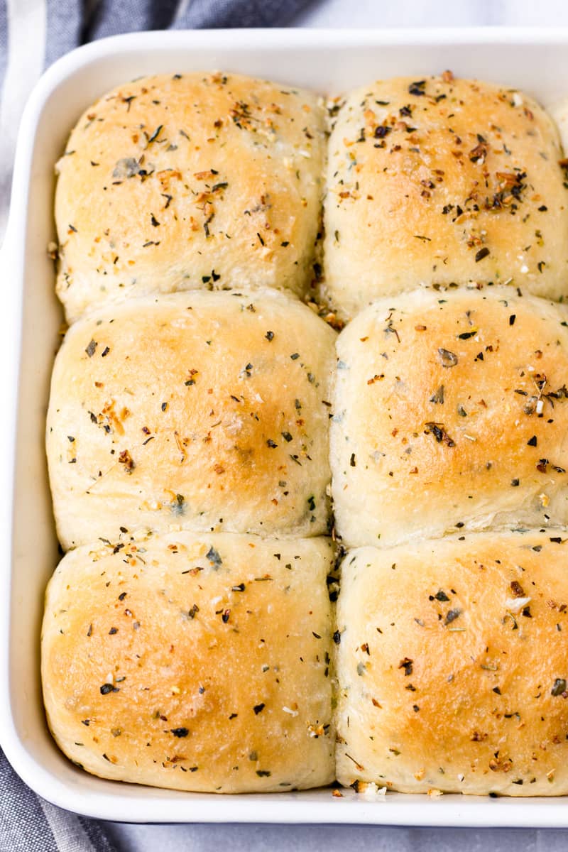 Garlic & Herb Skillet Dinner Rolls - FeelGoodFoodie