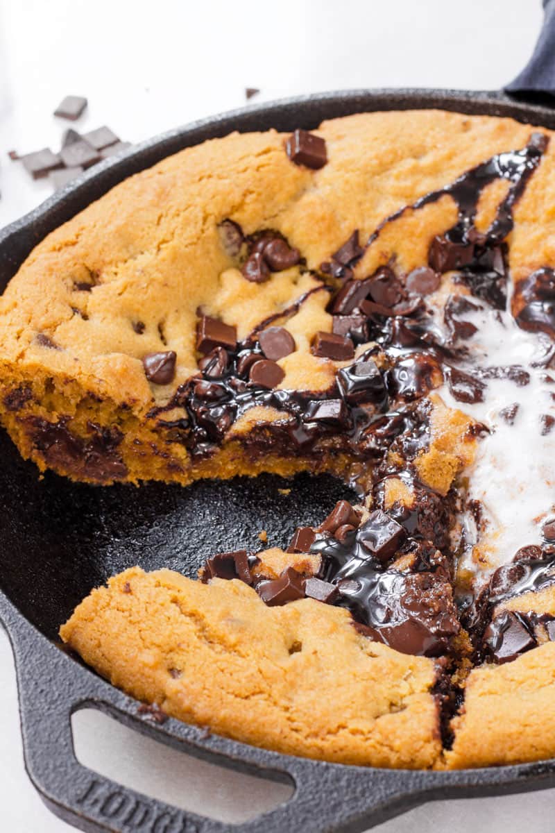 Giant Chocolate Chip Cookie Baked in a Skillet – Recipe