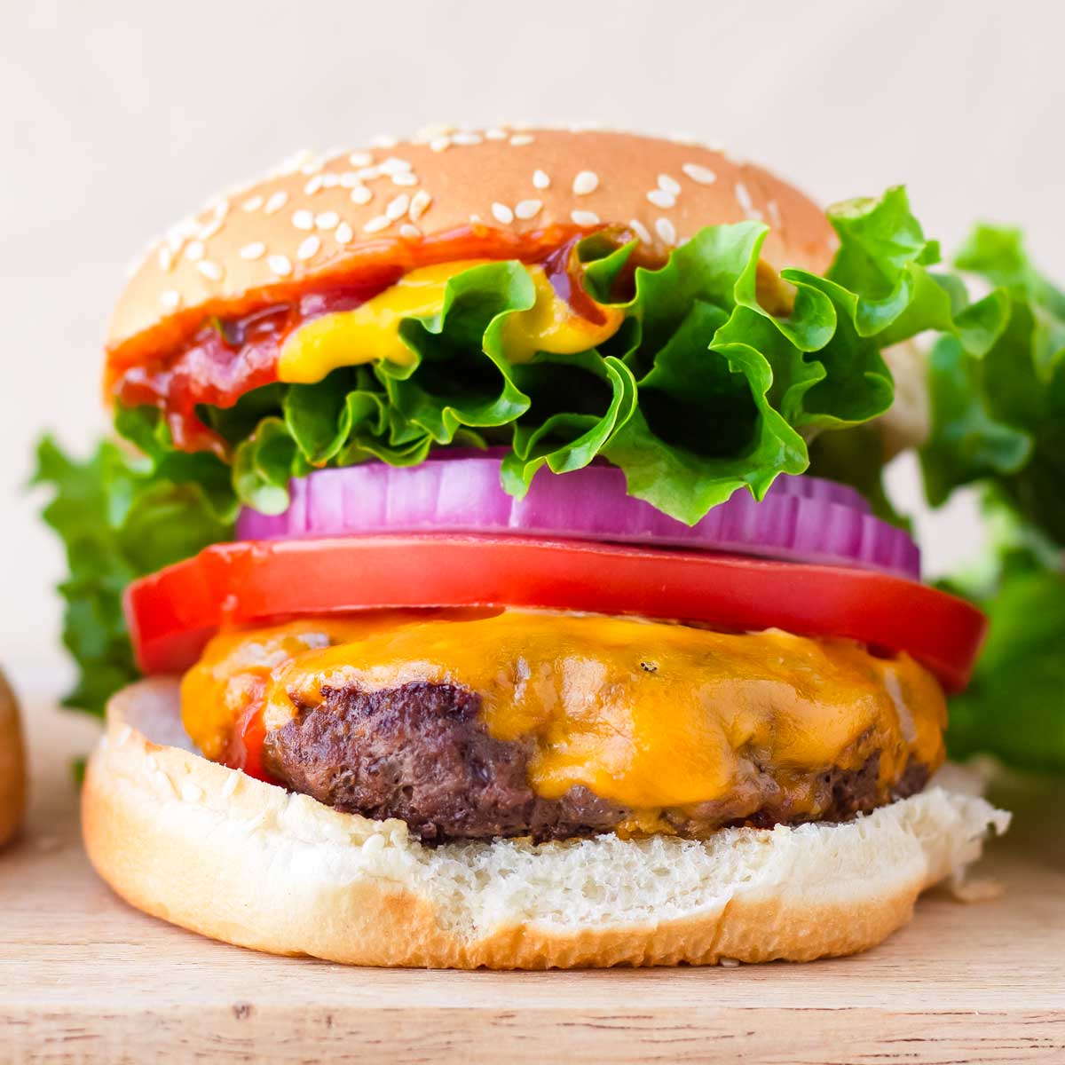 https://cookingformysoul.com/wp-content/uploads/2021/07/all-american-burger-featured2-min.jpg
