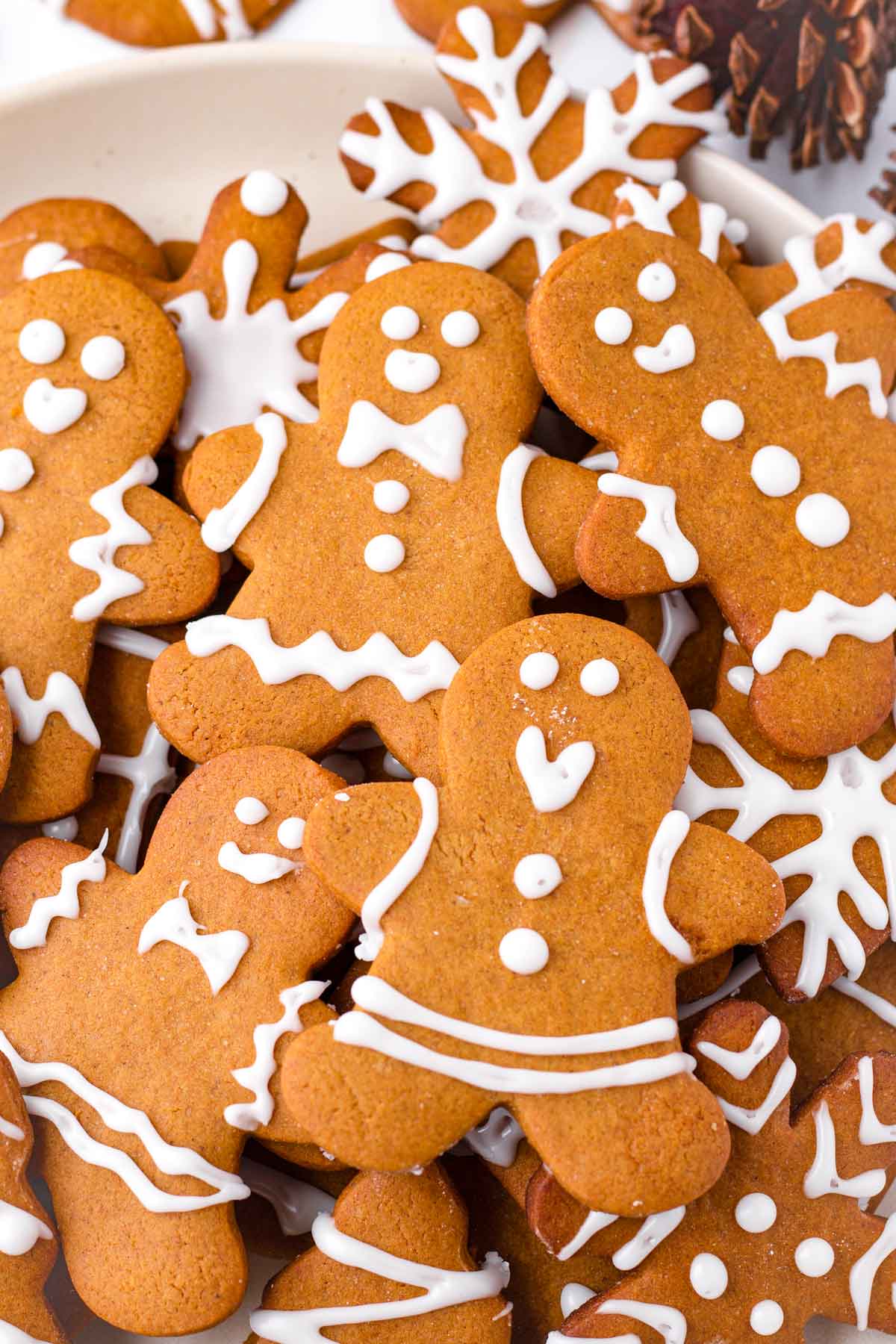 gingerbread men cookies with sugar icing