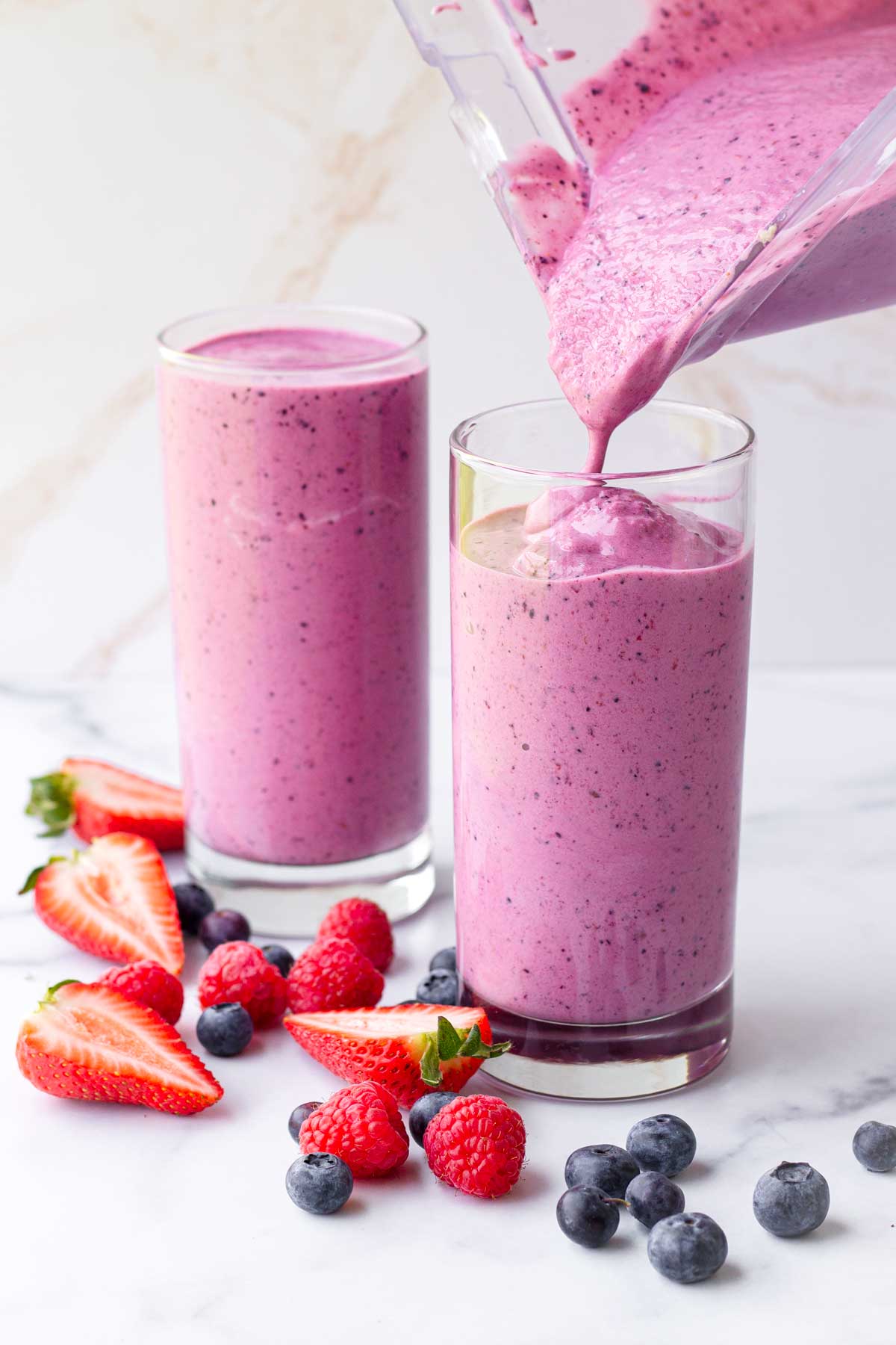 Mixed Berry Smoothie with Yogurt