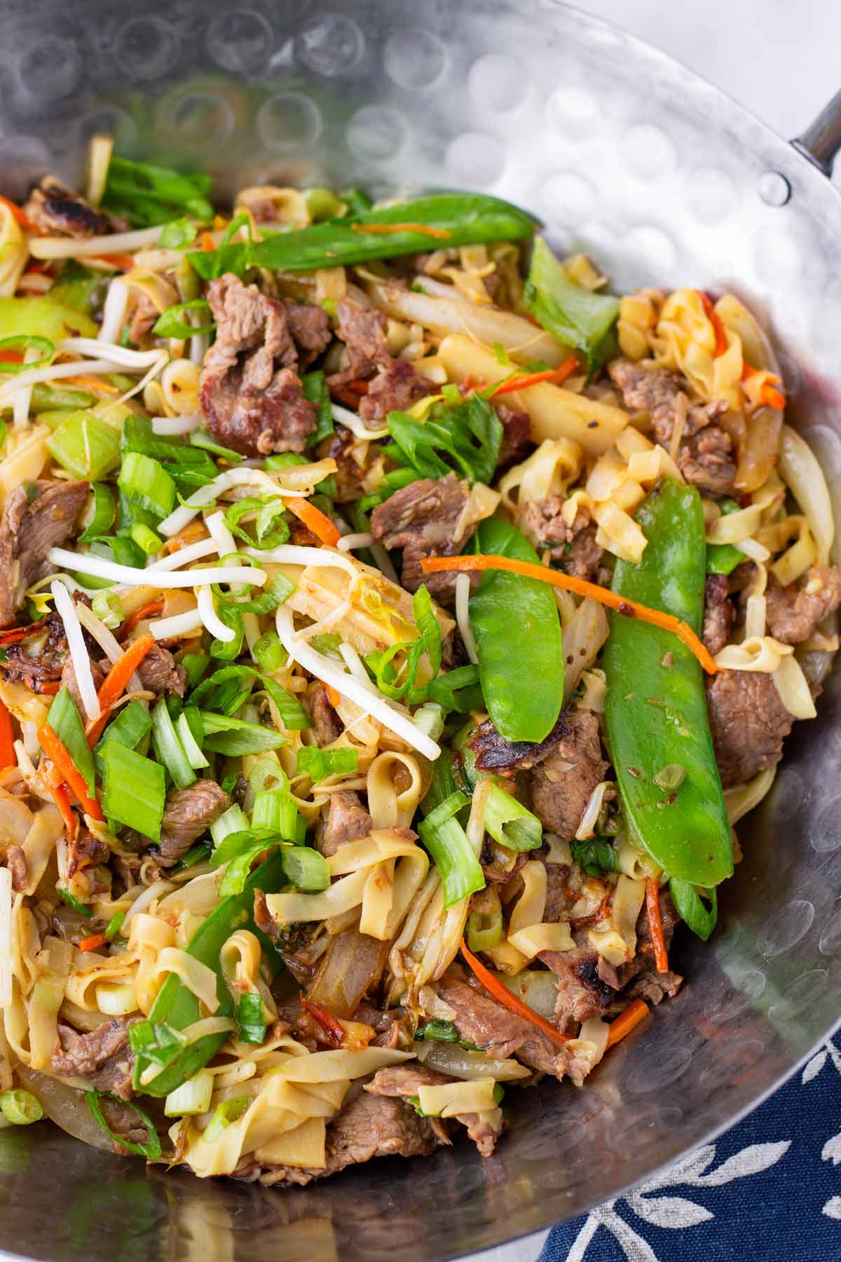 stir fried noodles with beef and snap peas