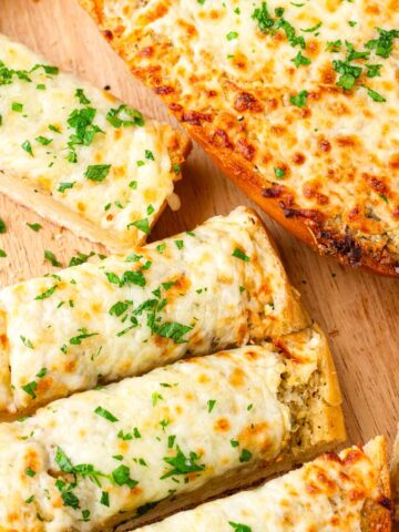 cheesy garlic italian bread with parsley