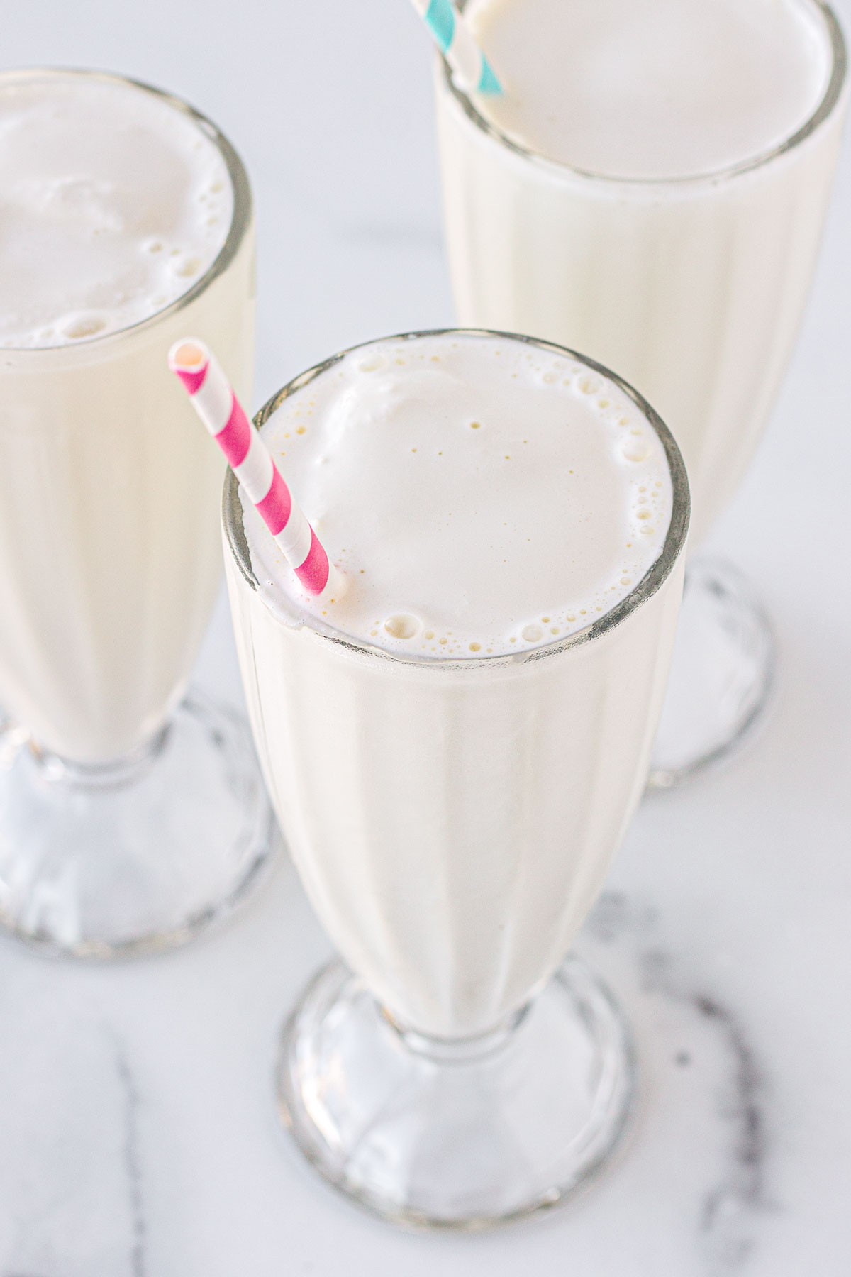 easy vanilla shakes with straws