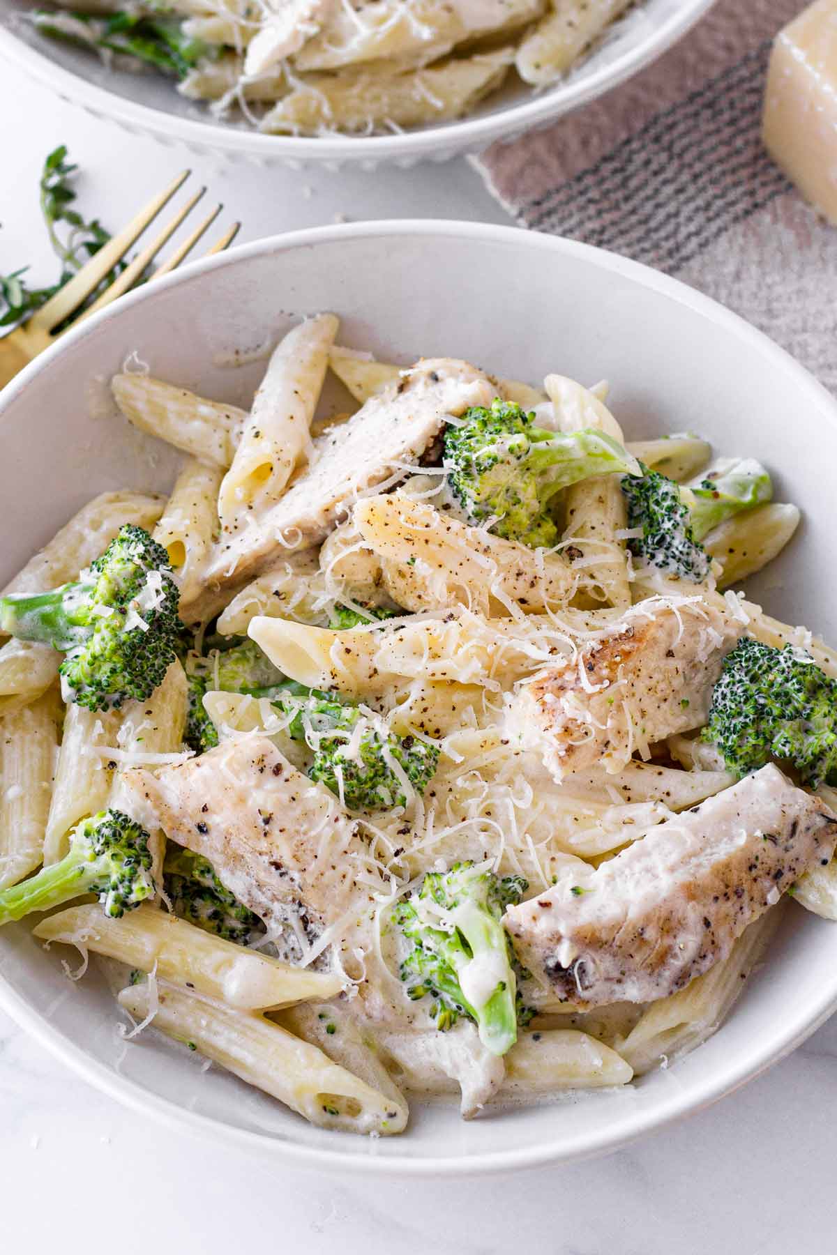 creamy chicken alfredo with broccoli