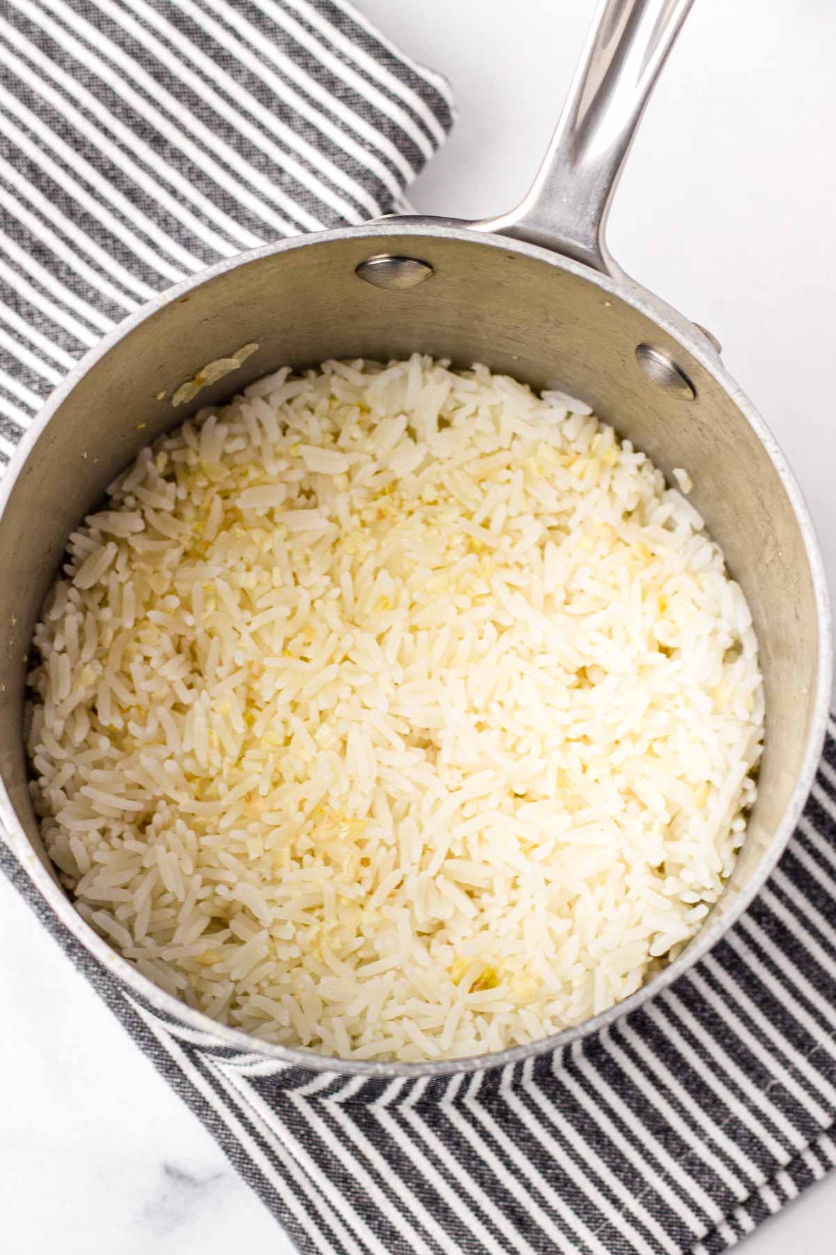 peruvian garlic and salt rice