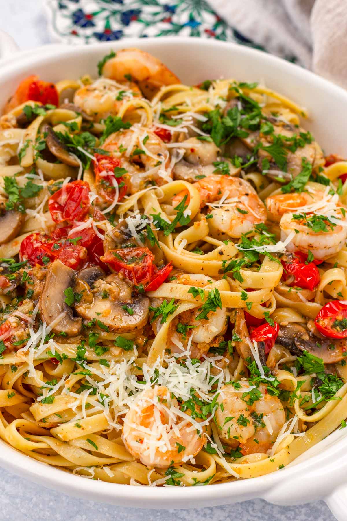 garlic shrimp pasta dish