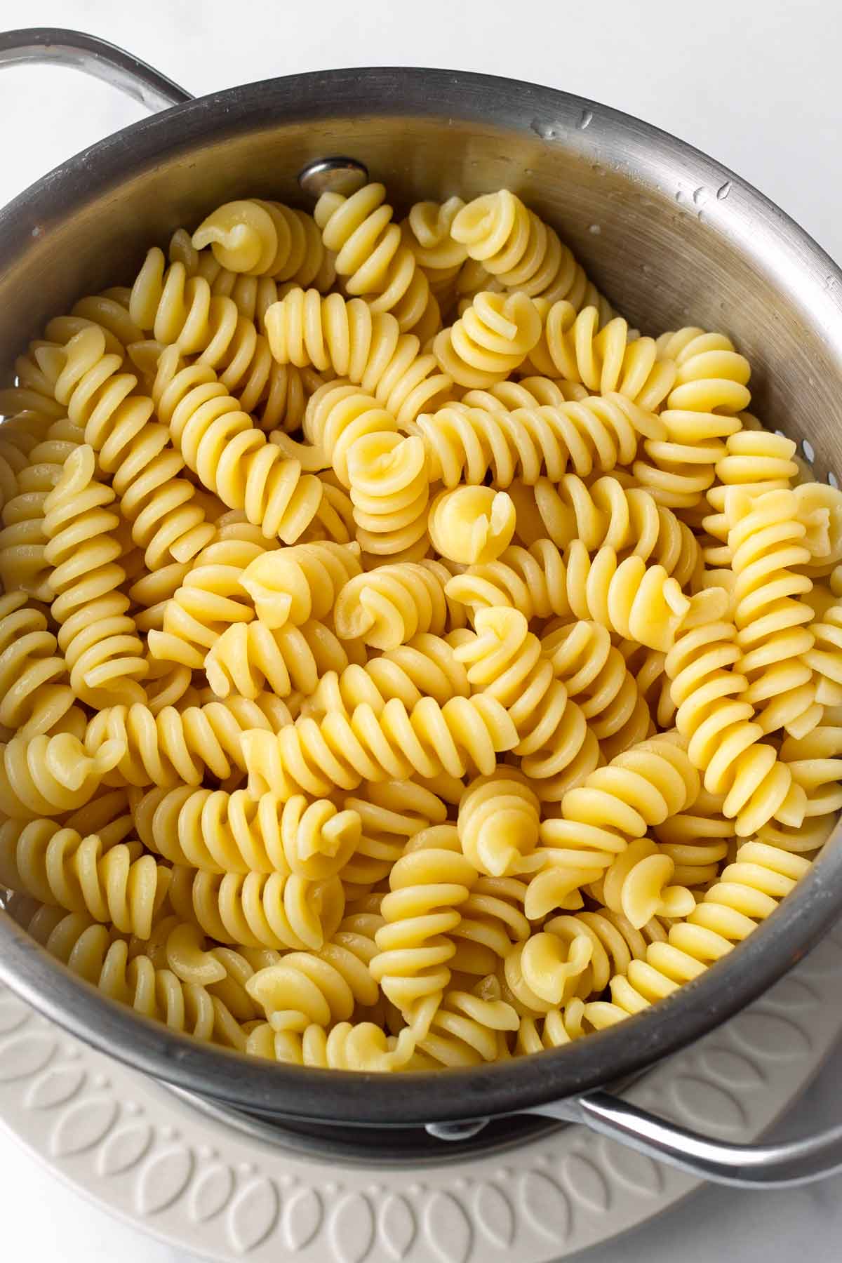 cooked rotini pasta