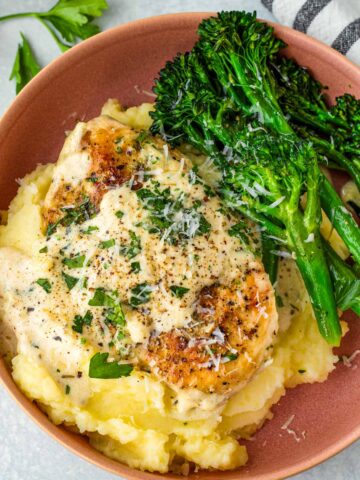 creamy garlic parmesan chicken with mashed potatoes with broccoli