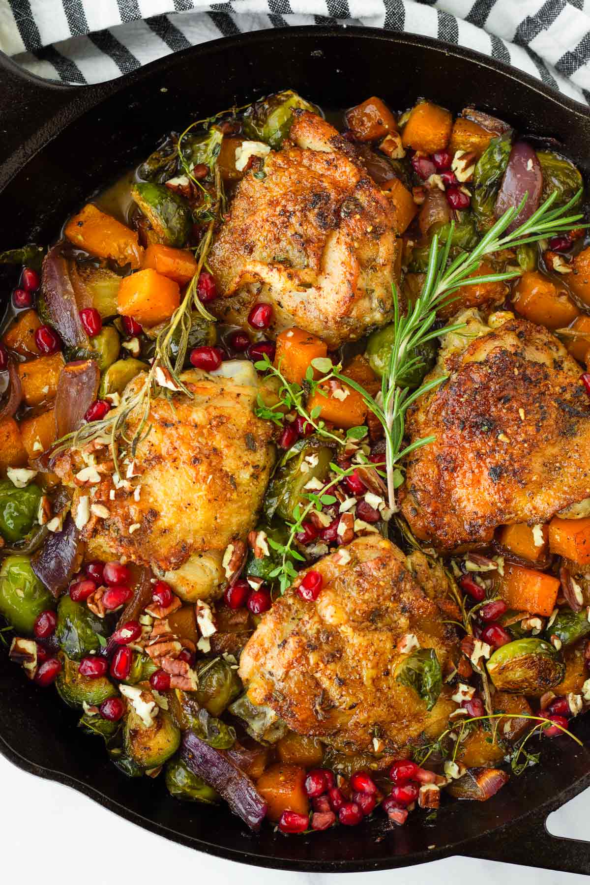 cast iron skillet chicken thighs with vegetables