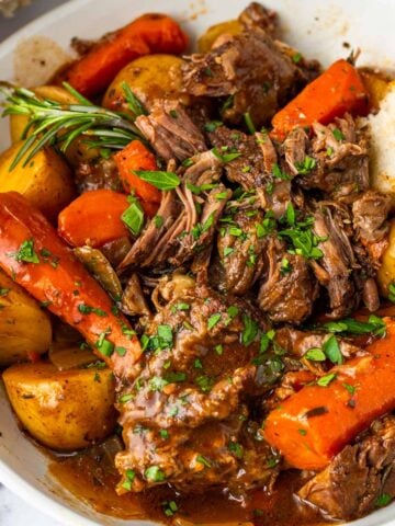 slow cooker pot roast with herbs, potatoes and carrots