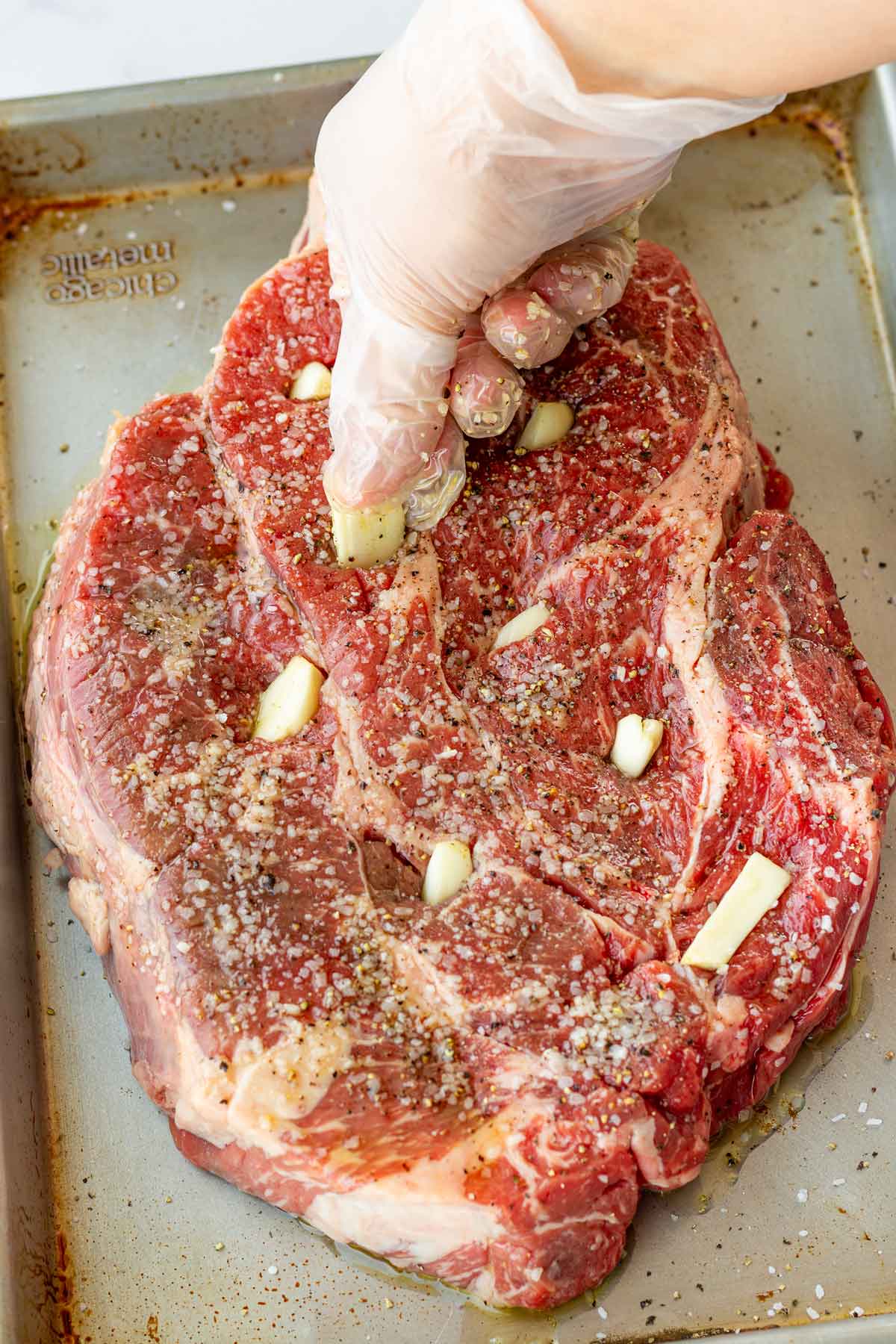seasoning chuck roast and encrusting garlic