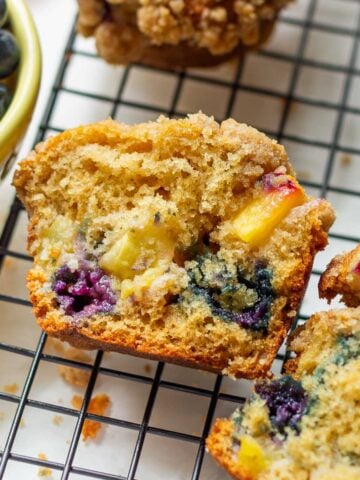 blueberry peach muffin with topping