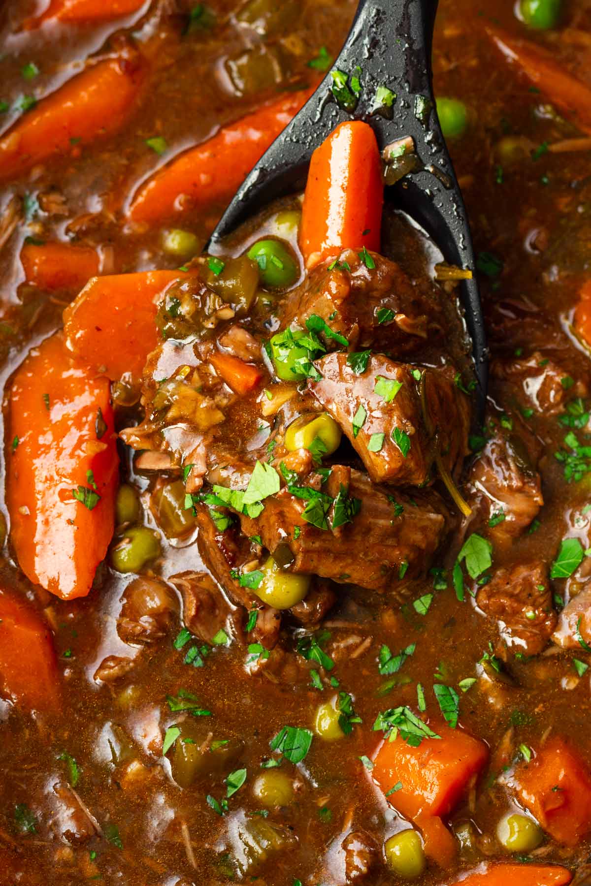 finished garnished beef stew in the crockpot