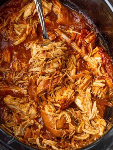 crockpot bbq pulled chicken with bbq sauce