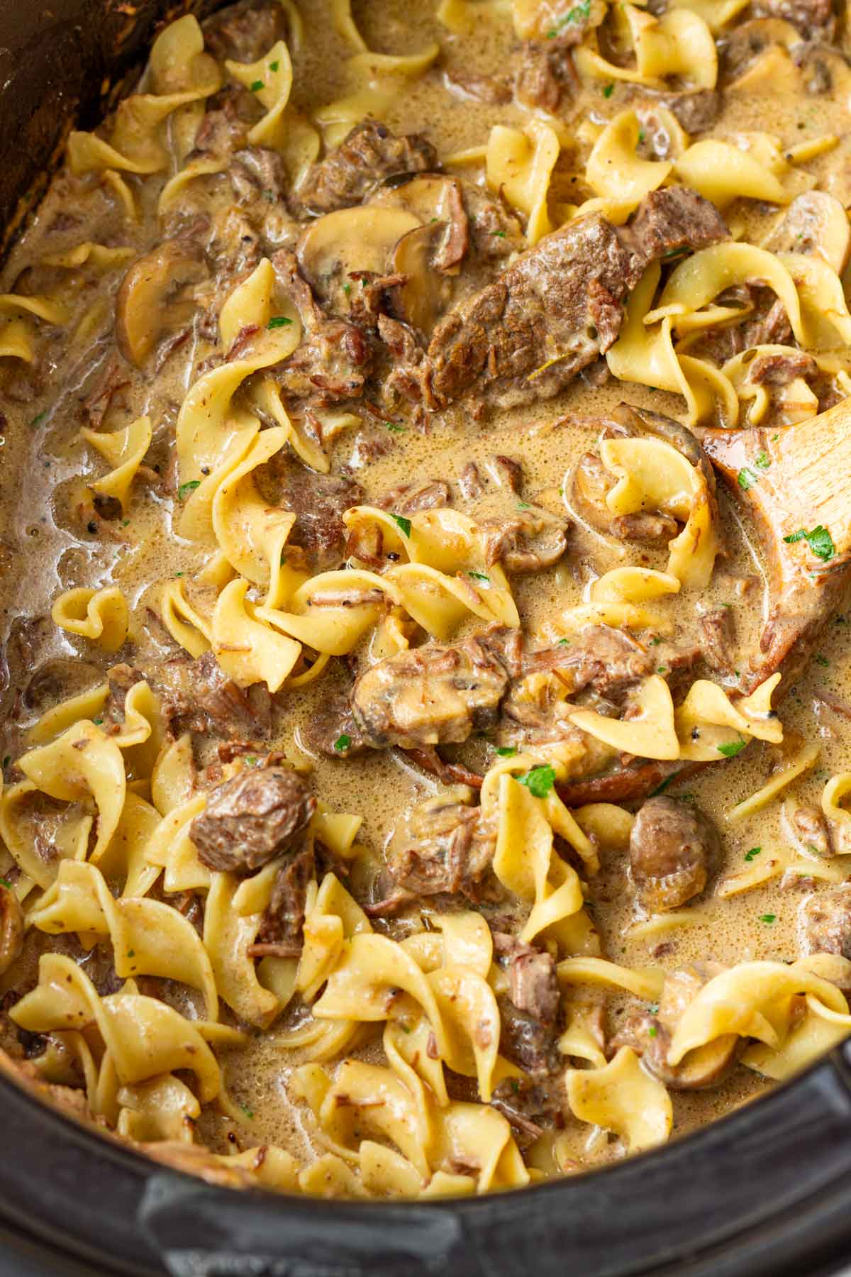 slow cooker beef stroganoff with sour cream sauce
